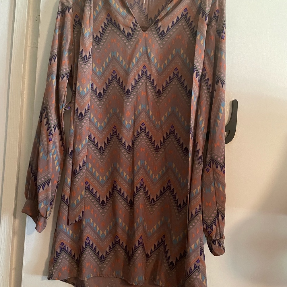 Everly super cute long sleeve tribal print dress large
